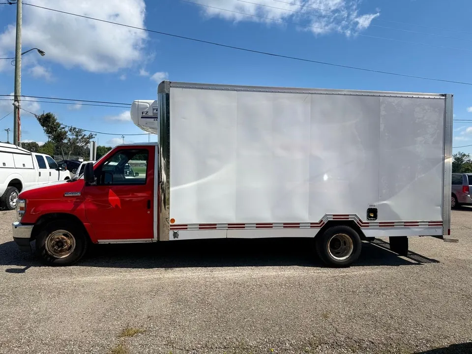 Ford E-450 2021 photo 3