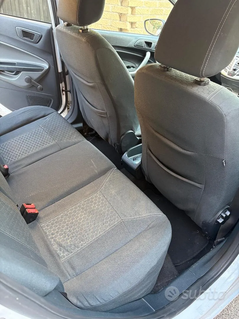 Ford Fiesta 2010 photo 5