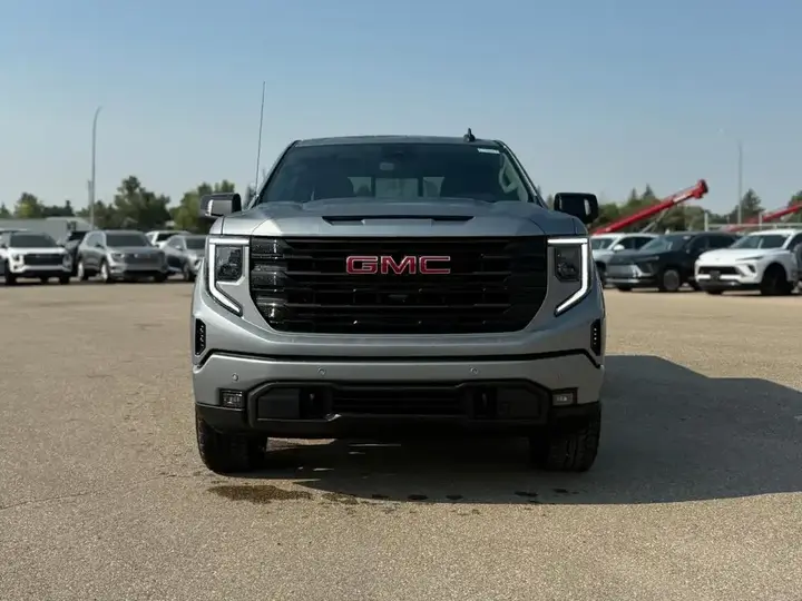 GMC Sierra 1500 2026 photo 2