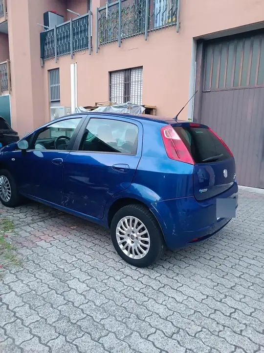 Fiat Grande Punto 2009 photo 4