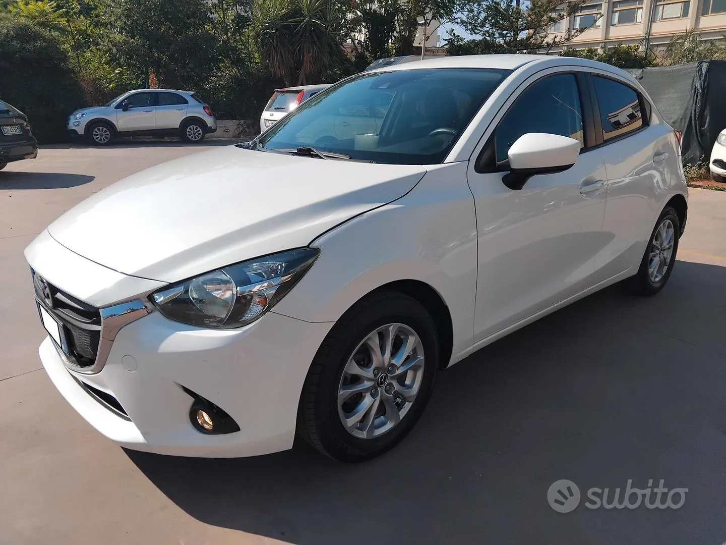 Mazda 2 2017 photo 2