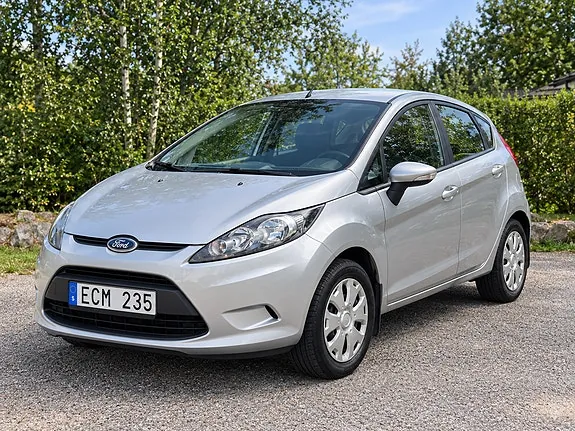 Ford Fiesta 2011 photo 2