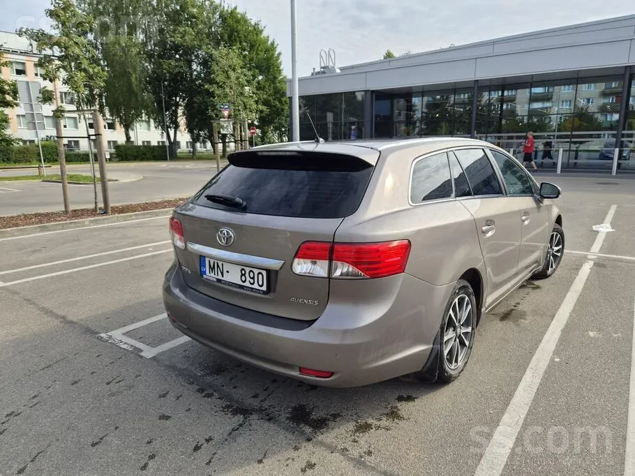 Toyota Avensis 2015 photo 4