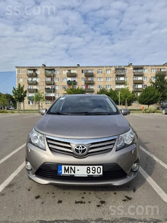 Toyota Avensis 2015 photo 2