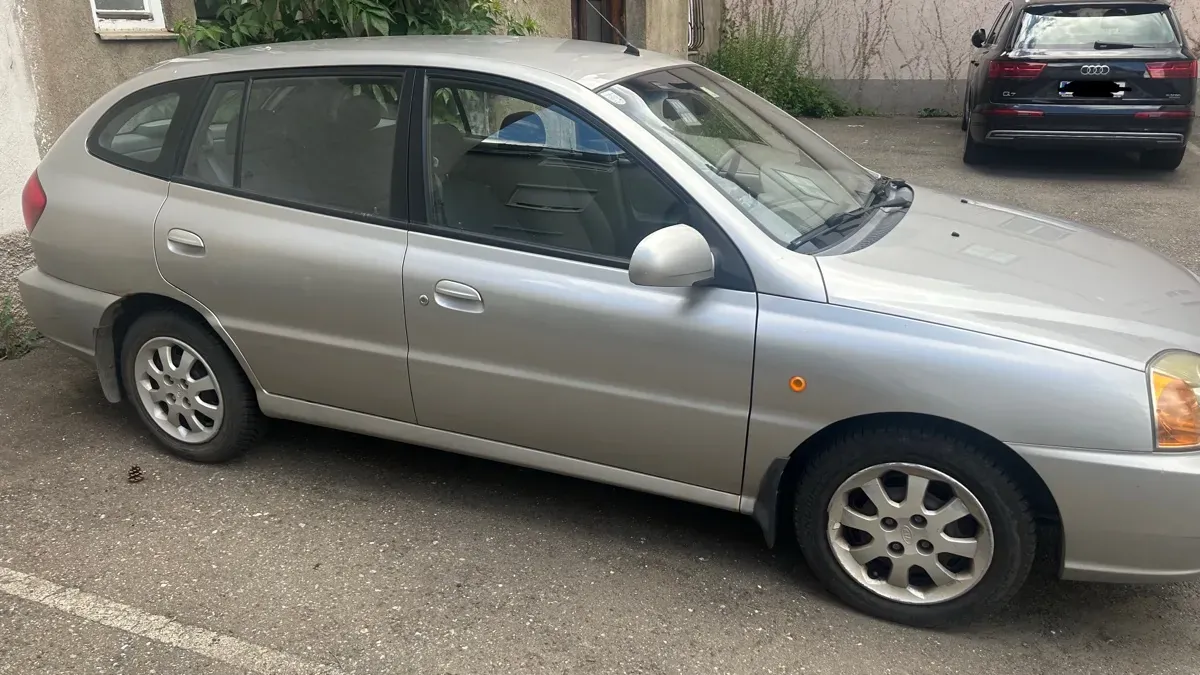 Kia Rio 2003 photo 2