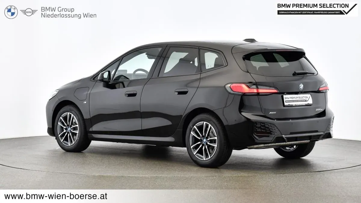BMW 2 Series 2024 photo 3