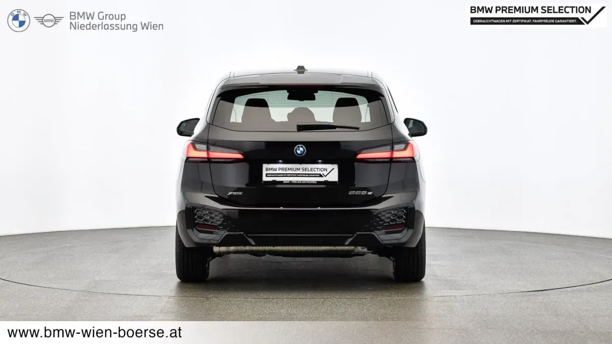 BMW 2 Series 2024 photo 2