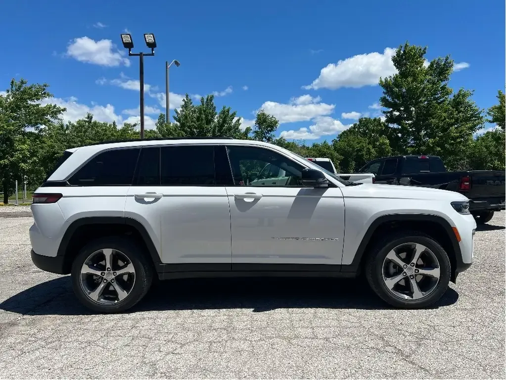 Jeep Grand Cherokee 2026 photo 3