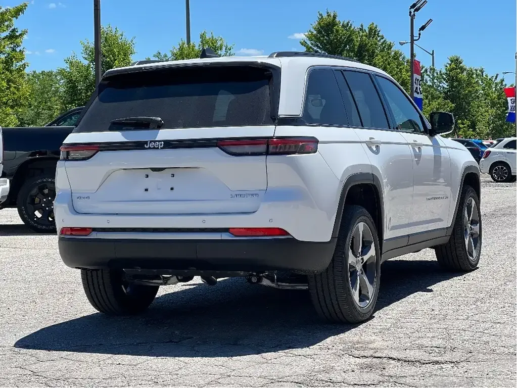 Jeep Grand Cherokee 2026 photo 4