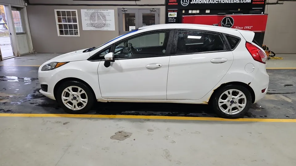 Ford Fiesta 2015 photo 2
