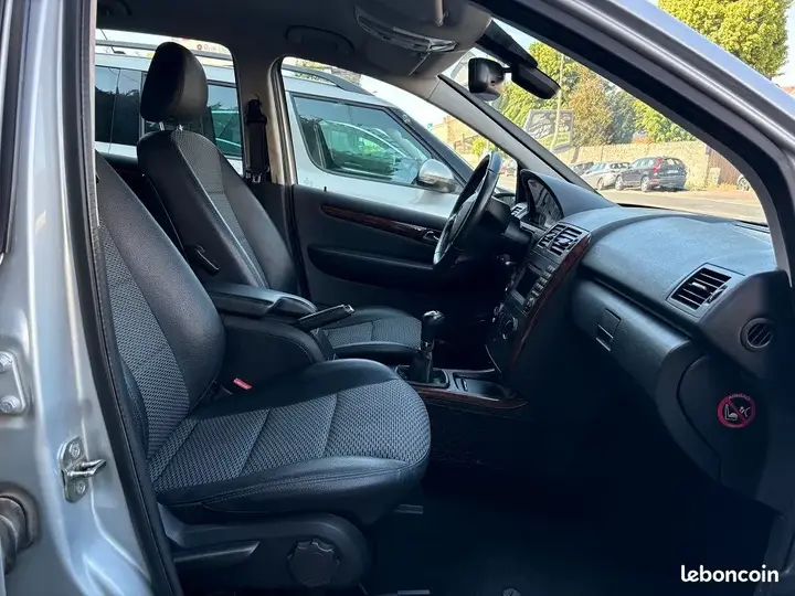 Mercedes-Benz A-Class 2010 photo 2