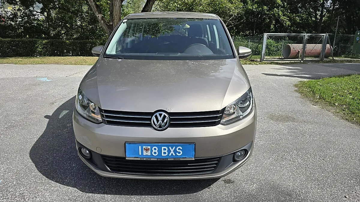 Volkswagen Touran 2013 photo 2