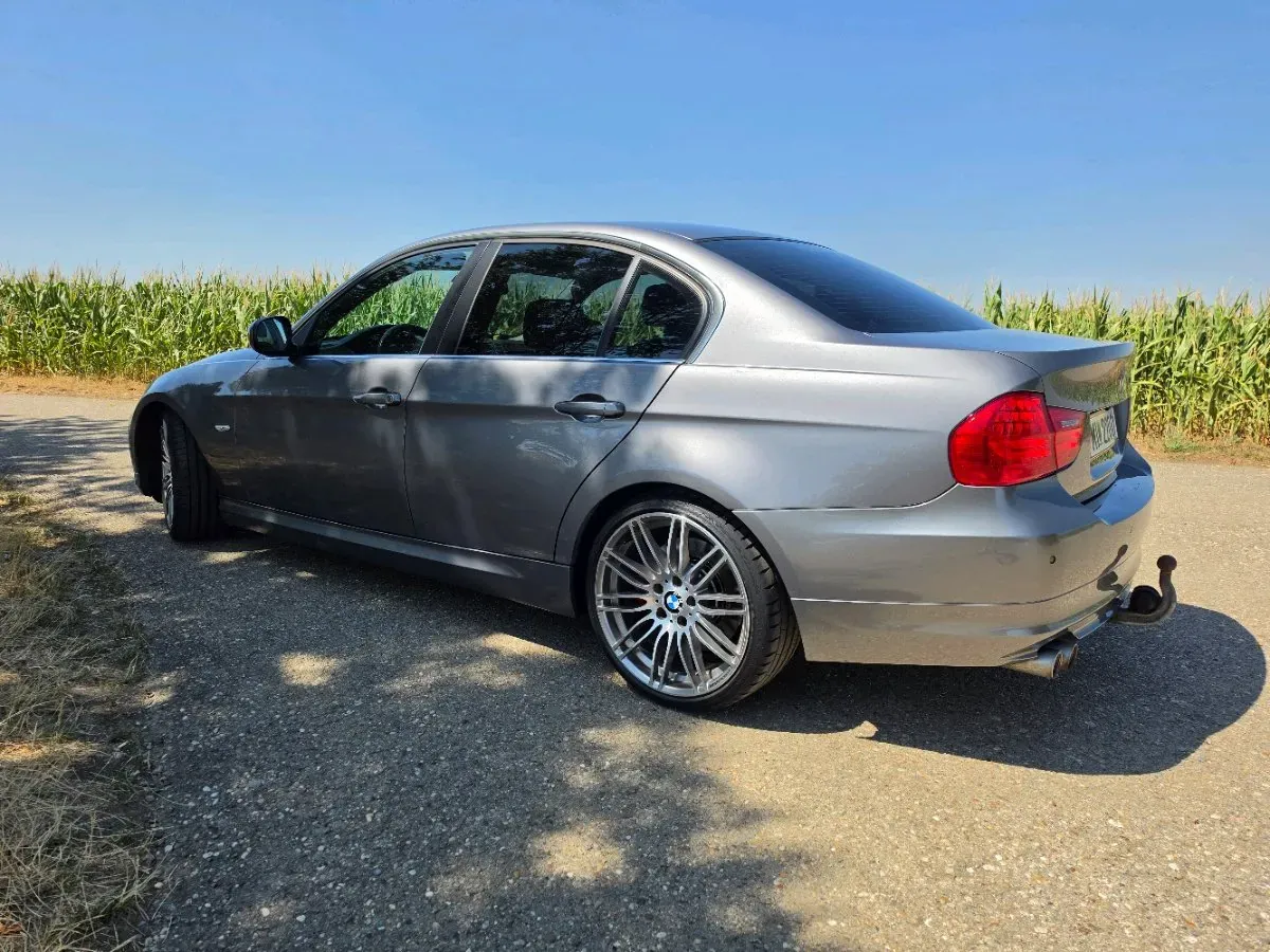 BMW 3 Series 2009 photo 3