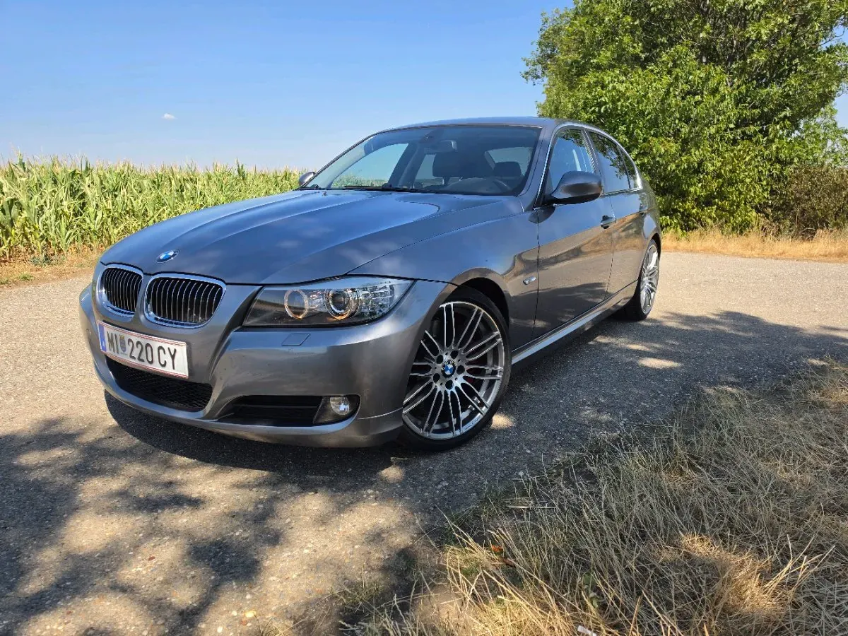 BMW 3 Series 2009 photo 2