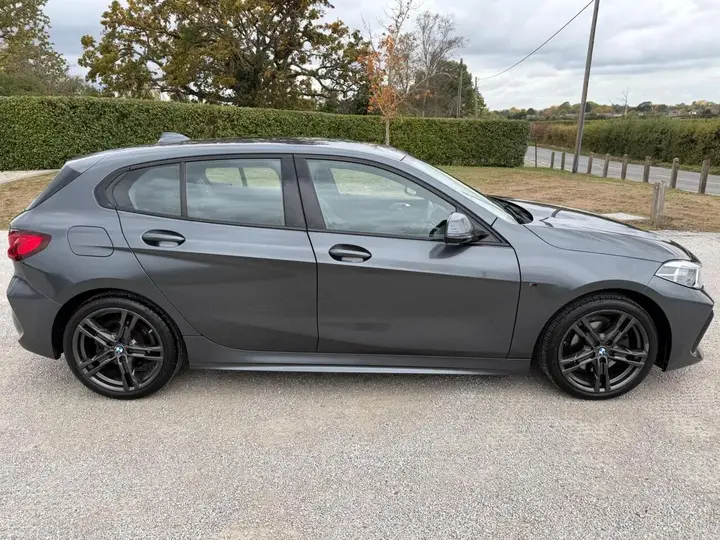 BMW 1 Series 2019 photo 2