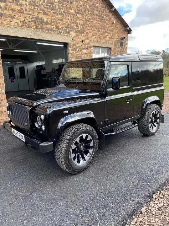 Land Rover Defender 90
