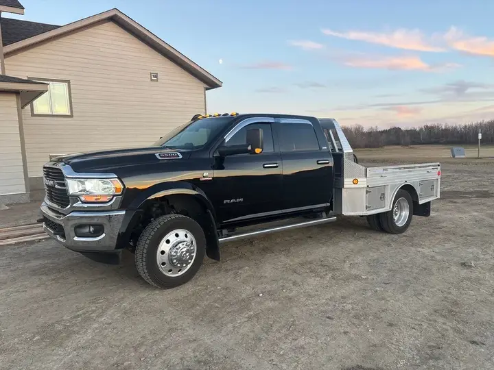 Dodge Ram 5500 2019 photo 2
