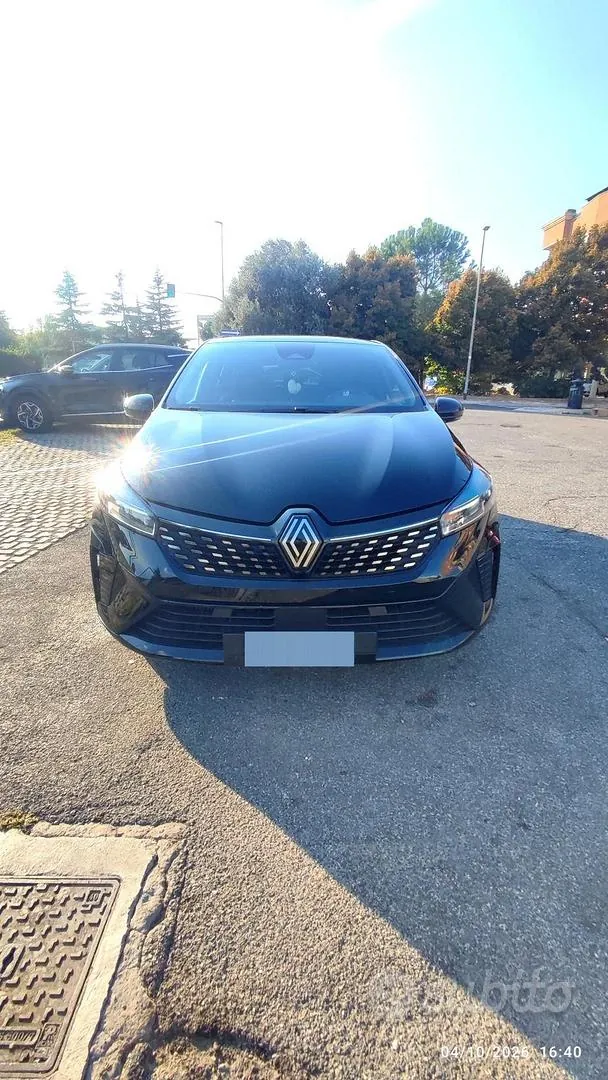 Renault Clio 2023 photo 2