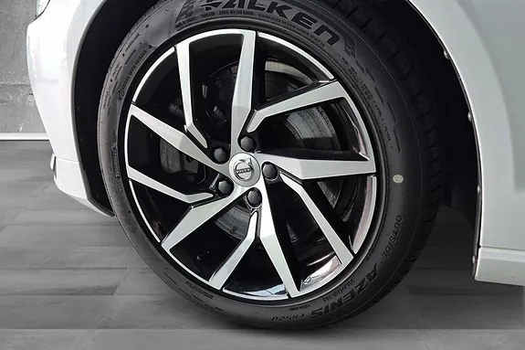 Volvo V60 2020 photo 2