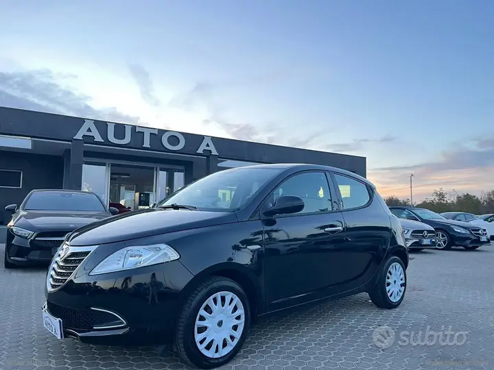 Lancia Ypsilon