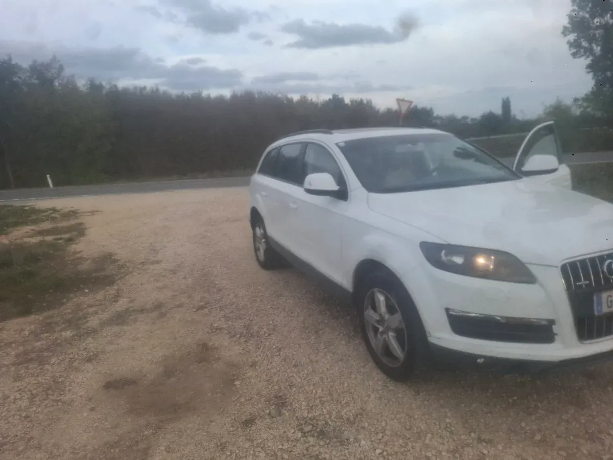 Audi Q7 2014 photo 2