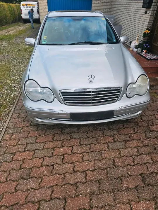 Mercedes-Benz C200