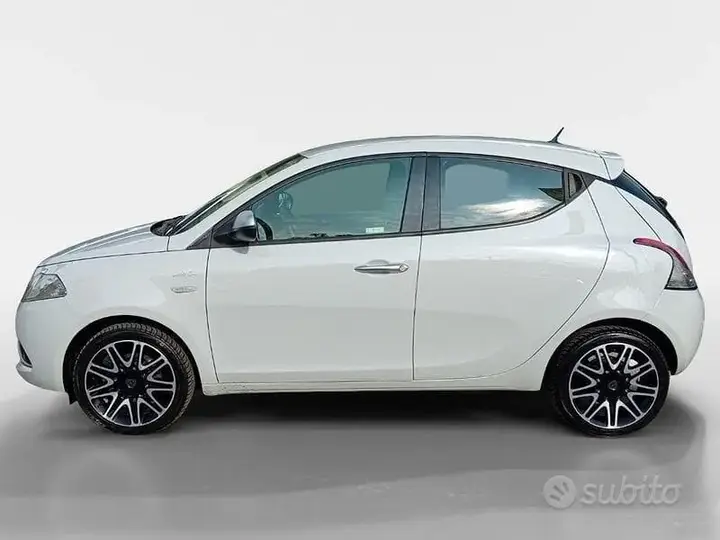 Lancia Ypsilon 2016 photo 2