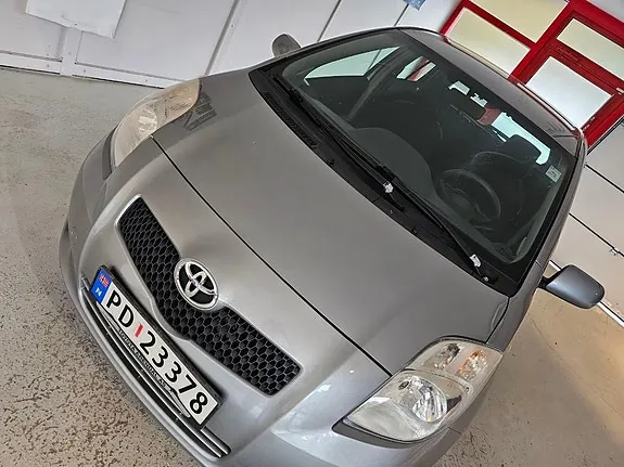 Toyota Yaris 2007 photo 2