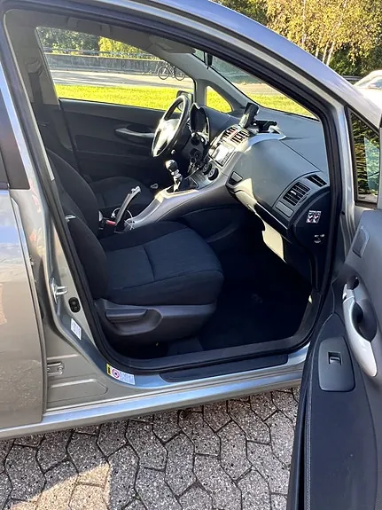 Toyota Auris 2009 photo 5