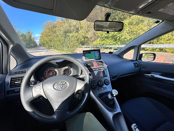Toyota Auris 2009 photo 3
