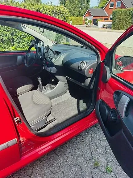 Peugeot 107 2012 photo 4