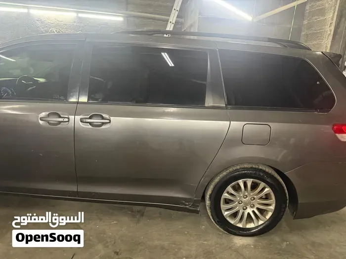 Toyota Sienna 2014 photo 3