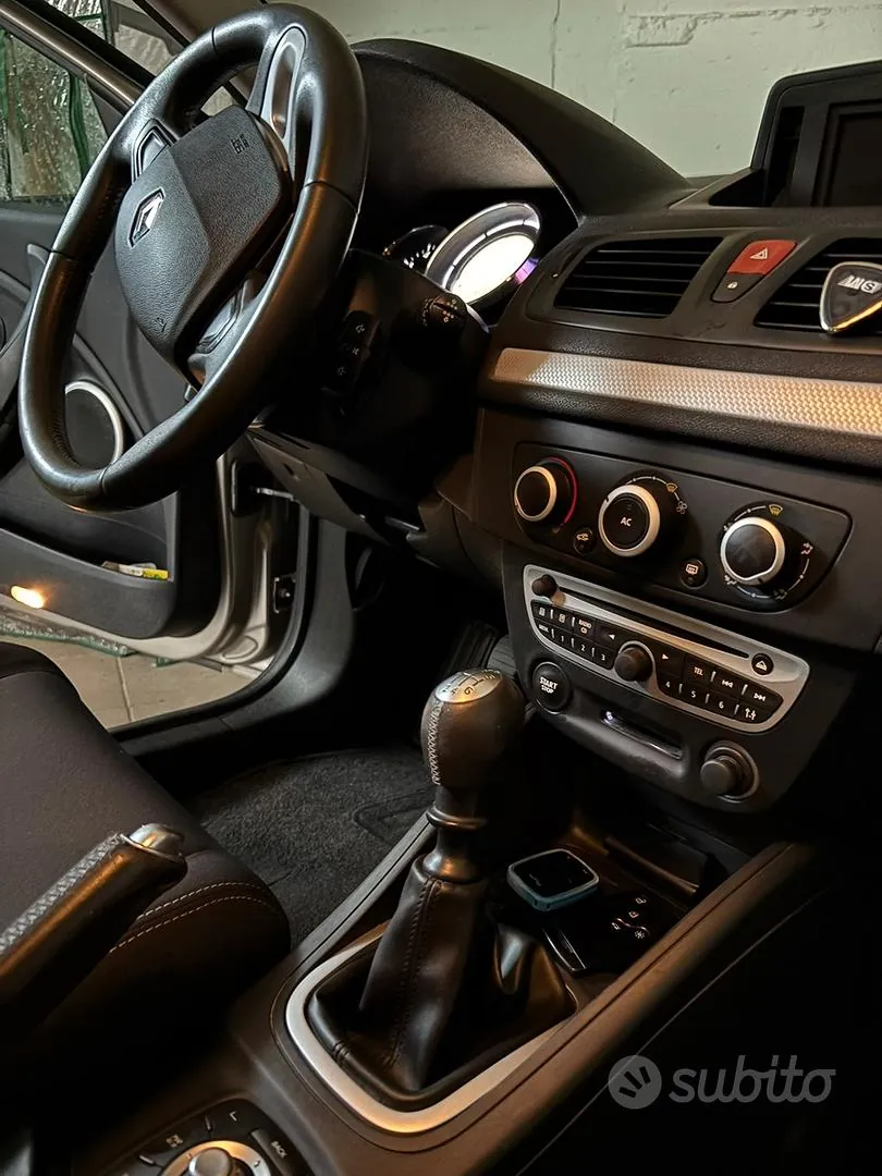 Renault Megane 2010 photo 4