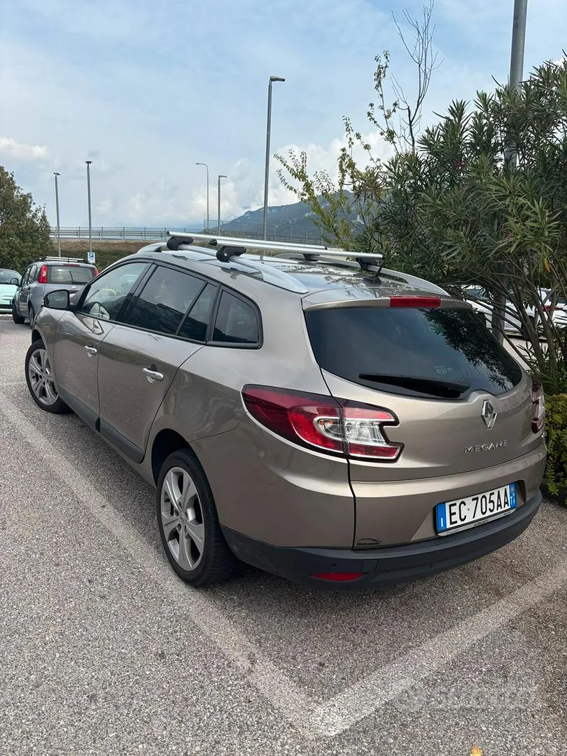 Renault Megane 2010 photo 2