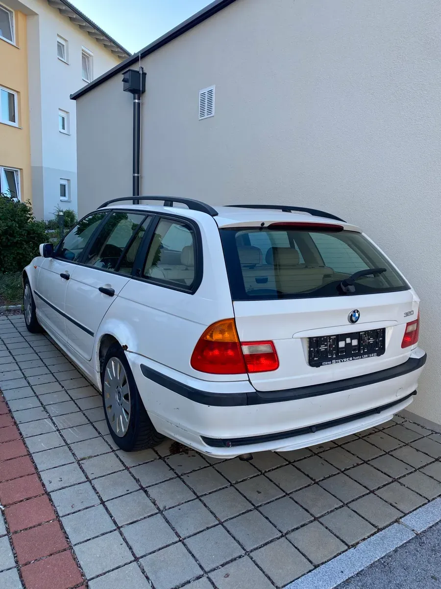 BMW 3 Series 2004 photo 2