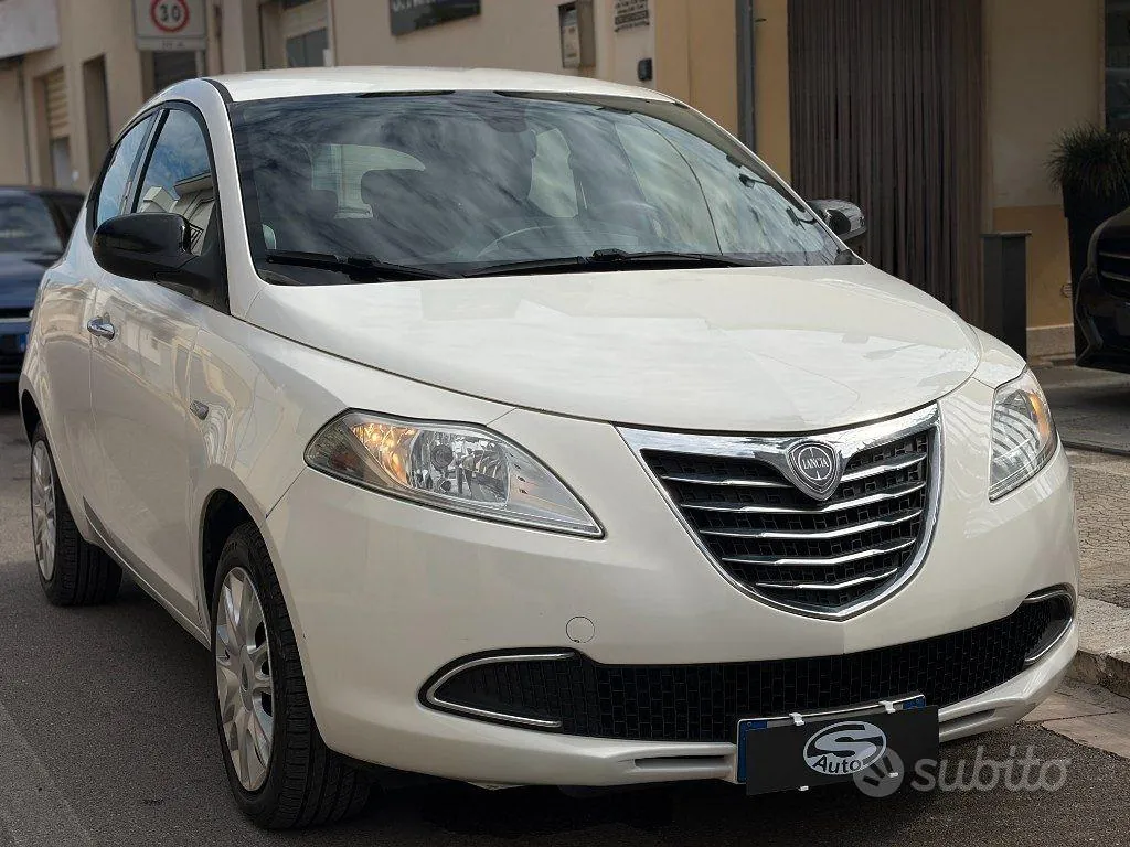 Lancia Ypsilon 2013 photo 2