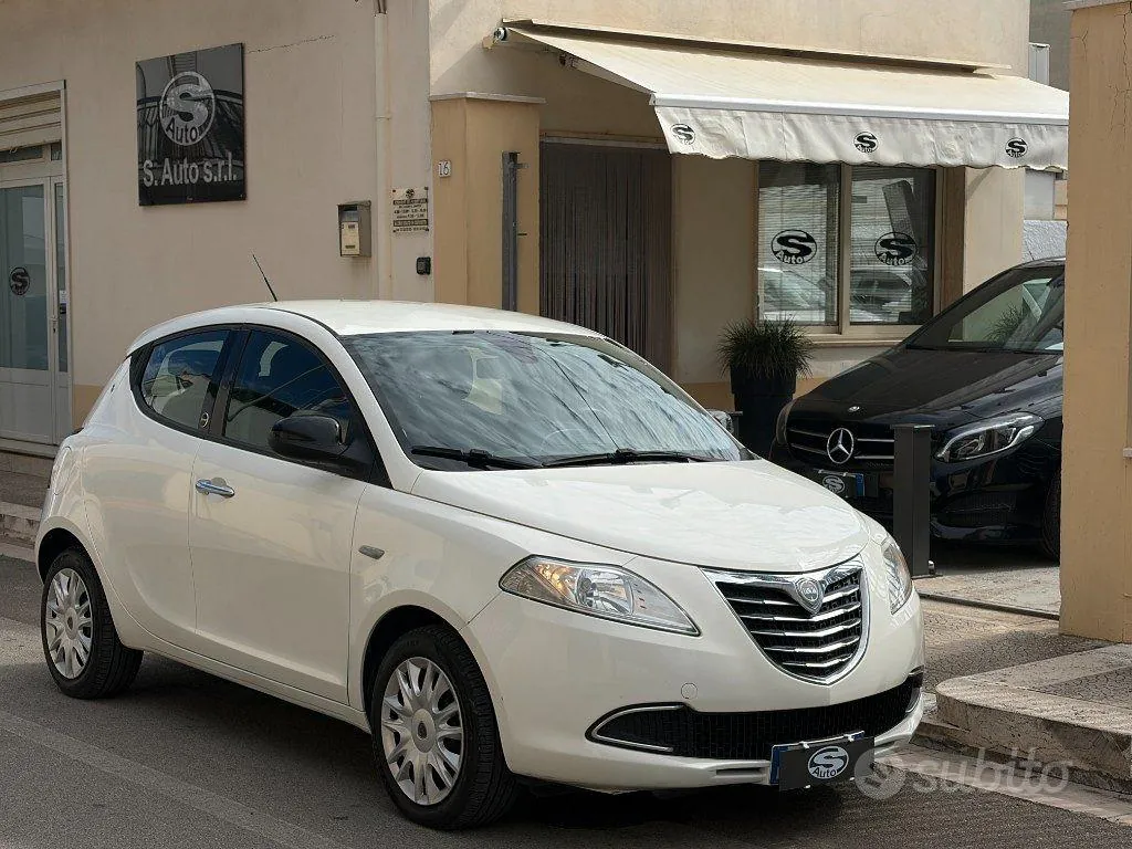 Lancia Ypsilon
