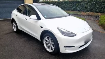 Tesla Model Y 2023 photo 2