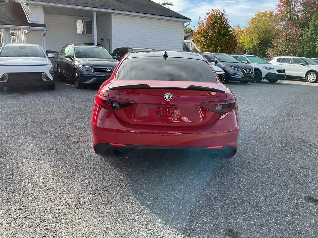 Alfa Romeo Giulia 2021 photo 3