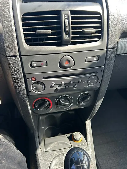 Renault Clio 2009 photo 4