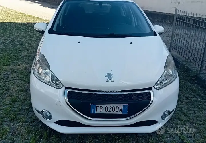 Peugeot 208 2015 photo 2