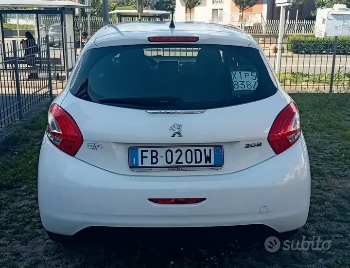Peugeot 208 2015 photo 5