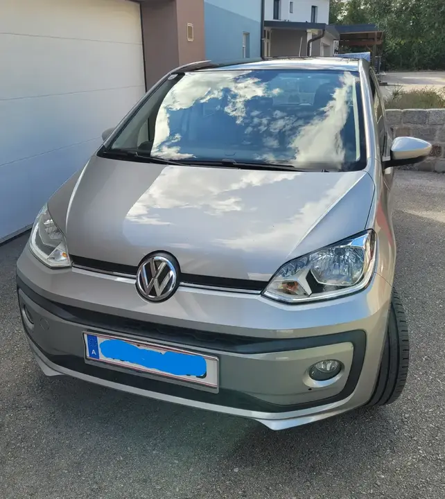Volkswagen Up 2018 photo 2