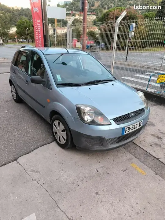 Ford Fiesta 2007 photo 2