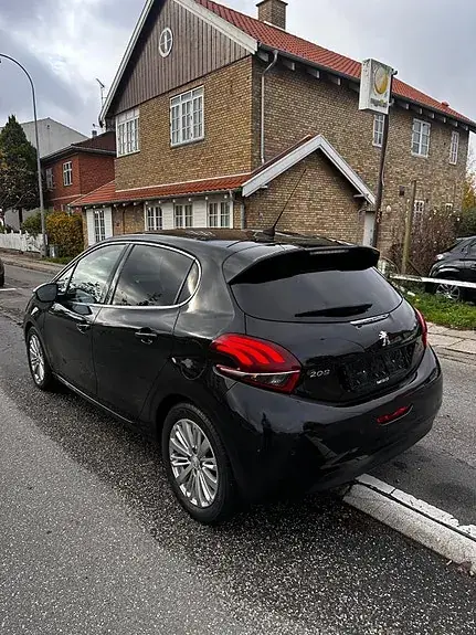 Peugeot 208 2018 photo 4