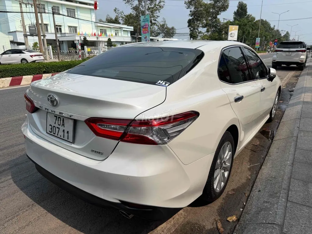 Toyota Camry 2021 photo 3