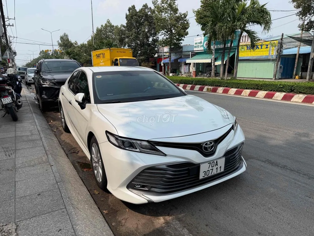 Toyota Camry 2021 photo 2