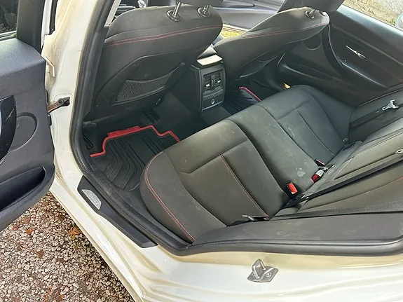BMW 318D 2013 photo 2