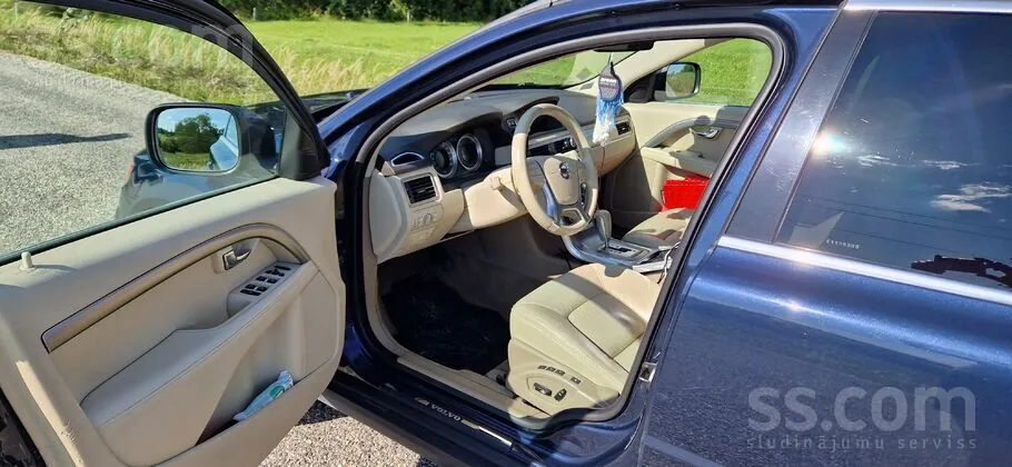 Volvo Xc70 2012 photo 2
