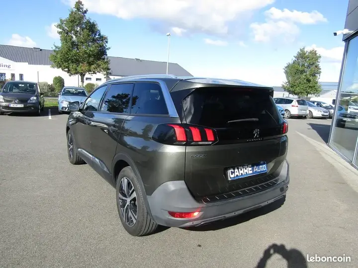 Peugeot 5008 2020 photo 3